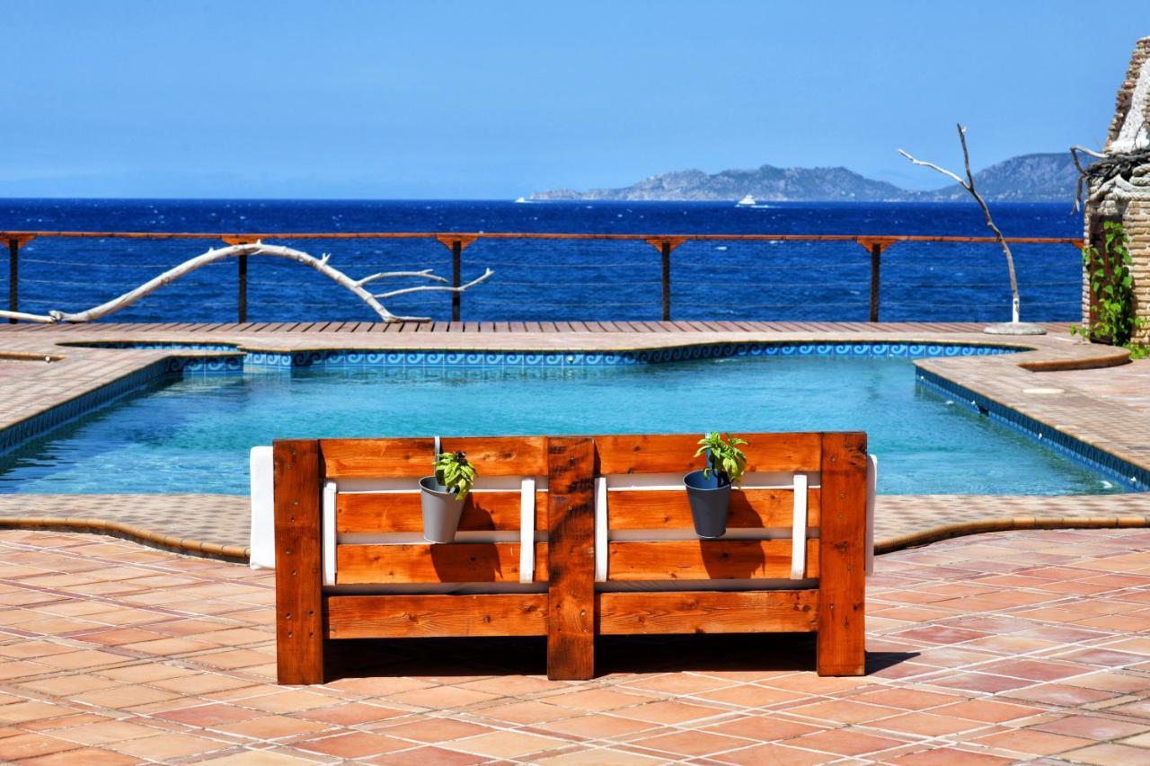 Luxurious Villa By The Sea Posidhonía Екстериор снимка