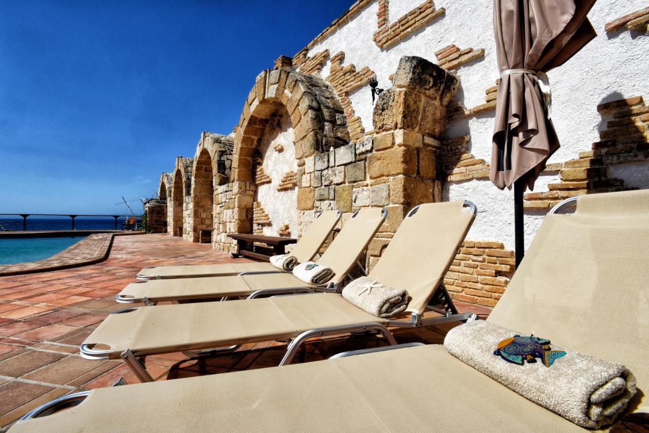 Luxurious Villa By The Sea Posidhonía Екстериор снимка