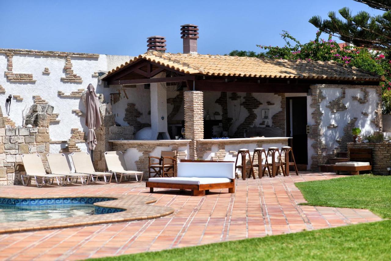 Luxurious Villa By The Sea Posidhonía Екстериор снимка