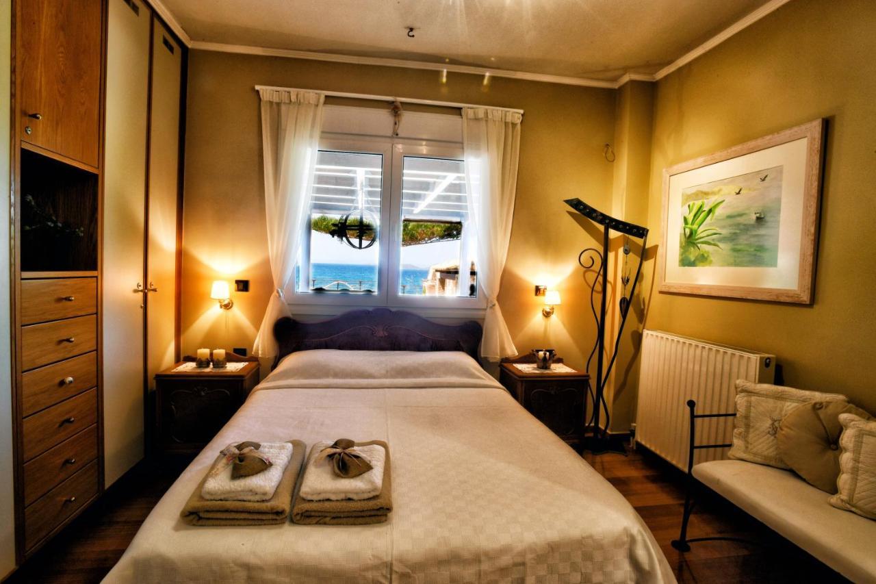 Luxurious Villa By The Sea Posidhonía Екстериор снимка